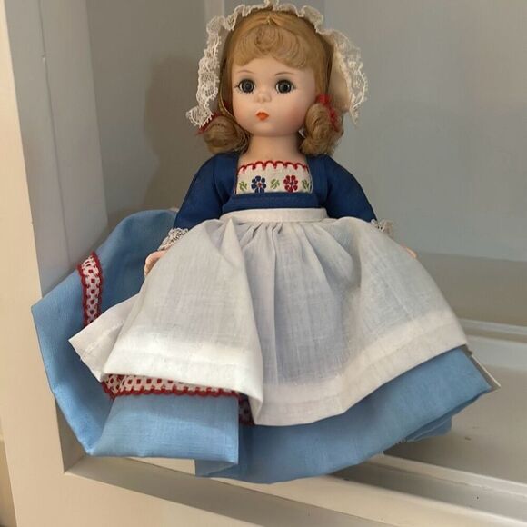 Madame Alexander Netherlands Vintage Doll - Picture 2 of 6